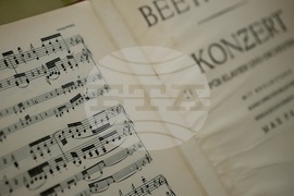 Столична библиотека - "Картини от грамофонните плочи" - изложба