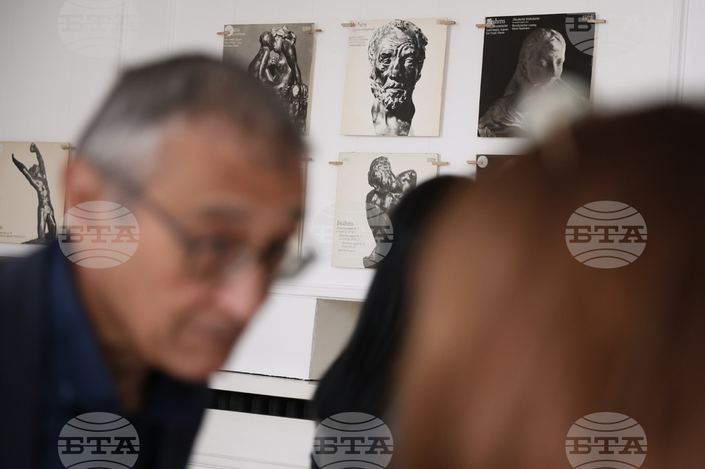 Столична библиотека - "Картини от грамофонните плочи" - изложба