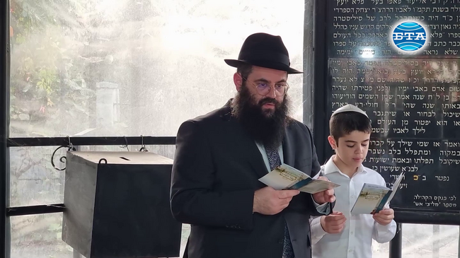 Главният равин на „Хабад“ Йосиф Саломон отслужи молитва за мир в Мемориалния комплекс на равина Елиезер Папо в Силистра