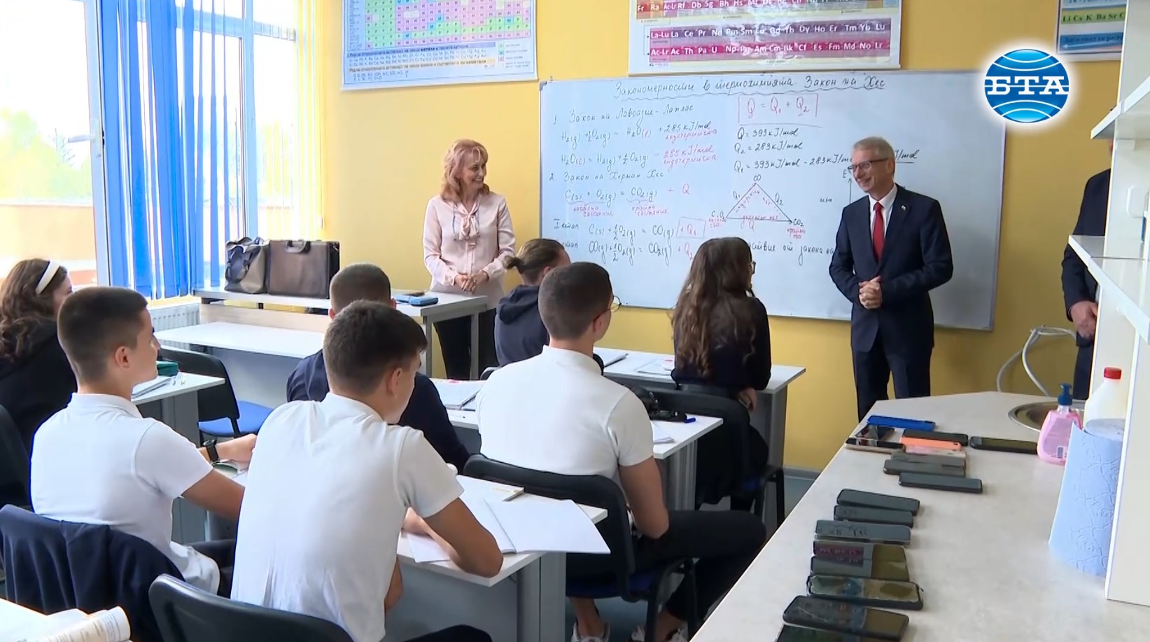 Министър-председателят Aкад. Николай Денков посети ПМГ „Акад. С. Корольов“ в Благоевград