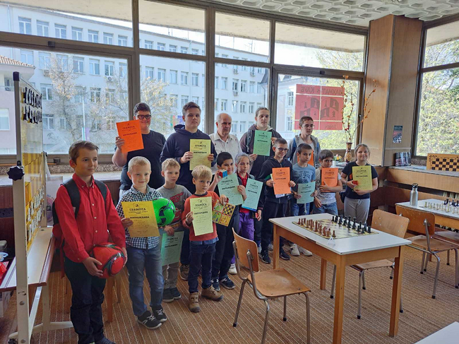 Ясни са победителите в шахматния турнир за деца в Ловеч