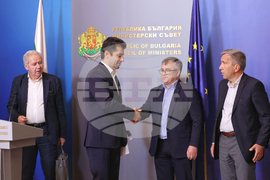 Министерски съвет - работодателски организации - синдикати -  среща