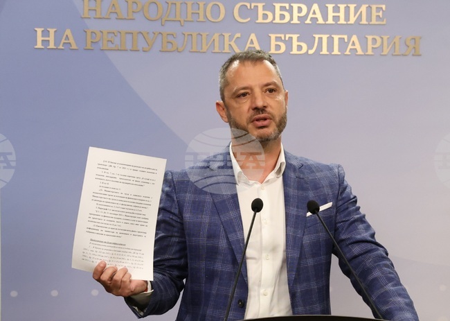 Парламент - Делян Добрев - пресконференция