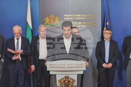 Министерски съвет - работодателски организации - синдикати -  среща