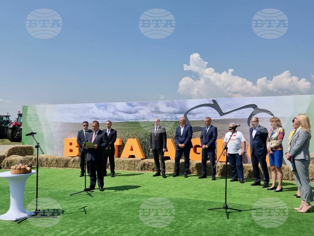 Трудно може да бъде прогнозирана изкупната цена на пшеницата през тази година, заяви в Стара Загора министър Иван Иванов