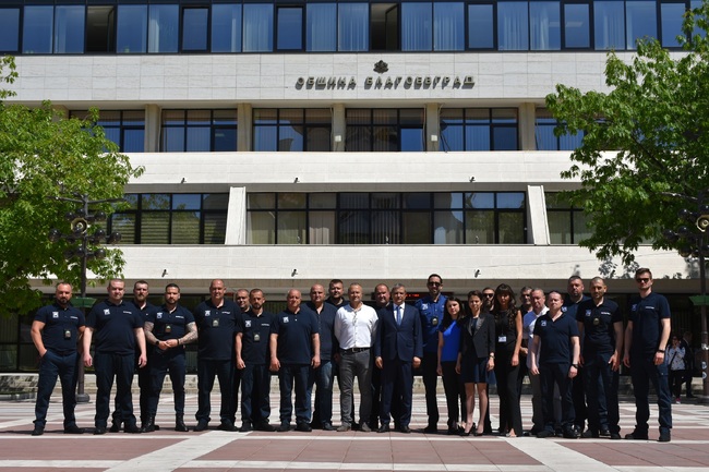 С цел превенция на нарушения и по-голяма сигурност на жителите! Служители на звено „Инспекторат“ към Община Благоевград с проверки и през малките часове на денонощието