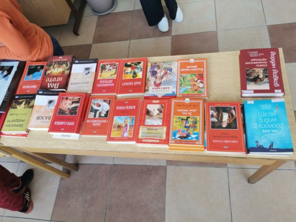 Основното училище в Босилеград отбеляза „Месеца на книгата” с изложба и беседа