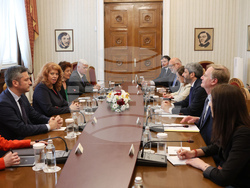 Илияна Йотова - Роберто Фико - среща