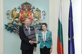 Румен Радев - държавни отличия - Илиана Раева 