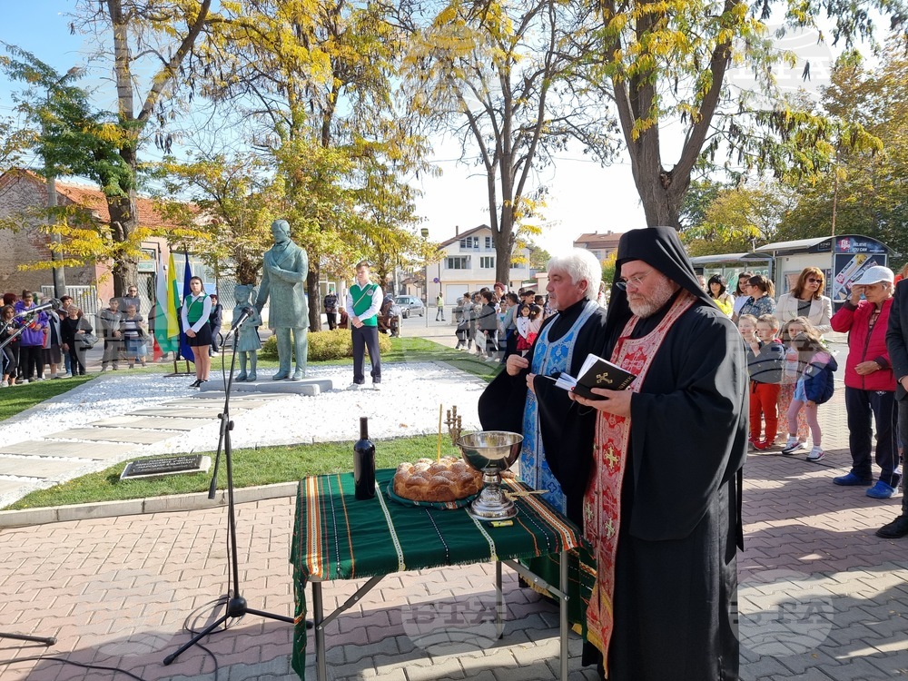 Ямбол - Паметник на ямболските учители - народни будители - откриване