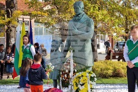 Ямбол - Паметник на ямболските учители - народни будители - откриване