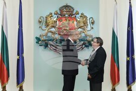 Румен Радев - държавни отличия - Елко Хазан 