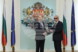 Румен Радев - държавни отличия - Васил Долапчиев