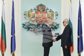 Румен Радев - държавни отличия - Васил Долапчиев