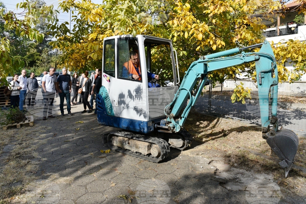 Общината започна възстановяване на „улицата с алеята на розите“ в Сливен и озеленяване в района