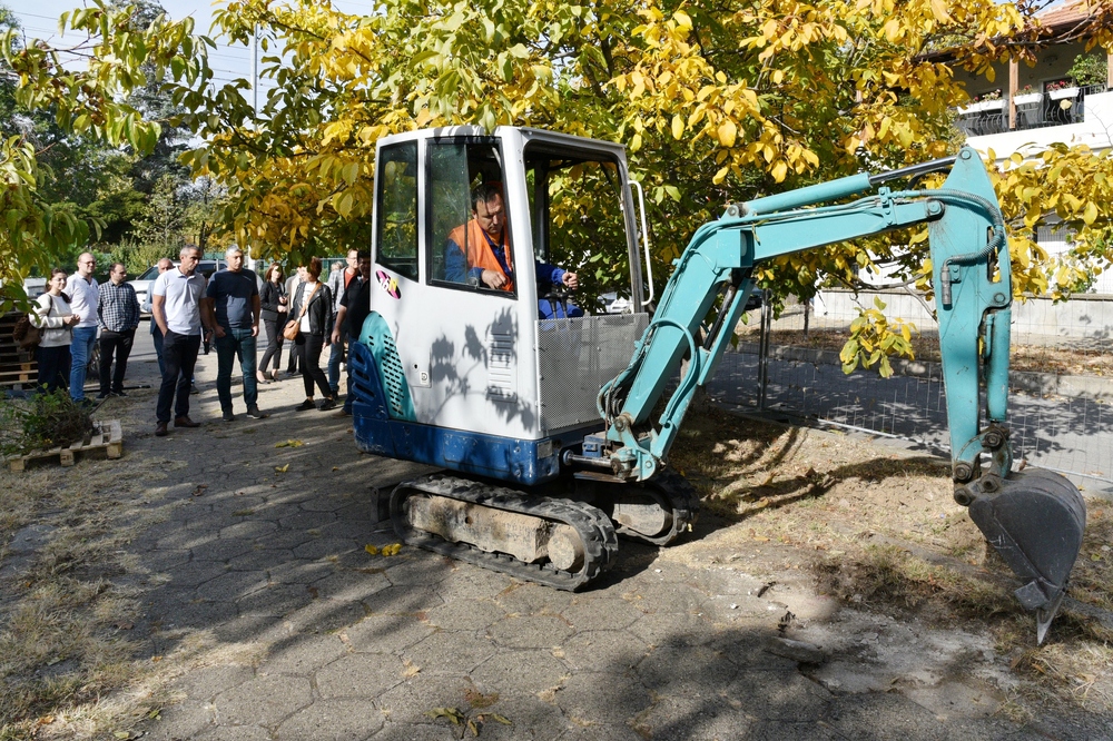 Общината започна възстановяване на „улицата с алеята на розите“ в Сливен и озеленяване в района