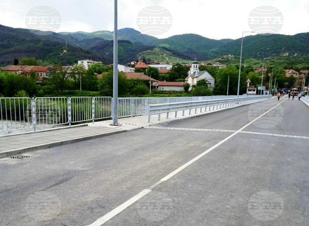 Отворен за движение е новият мост над р. Струма на пътя Симитли - Разлог