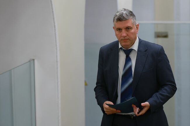 Могат да бъдат мобилизирани над две хиляди машини за снегопочистване, коментира министър Андрей Цеков