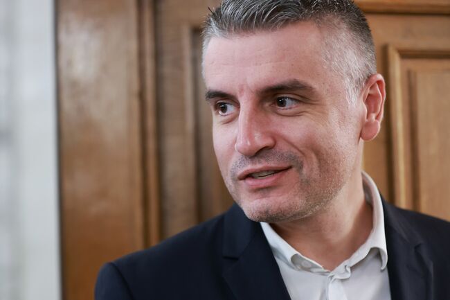 Призоваваме НАП и Агенция "Митници" да започнат веднага разглеждане на всички сделки, които са сключени от "Лукойл", настояват от ПП-ДБ