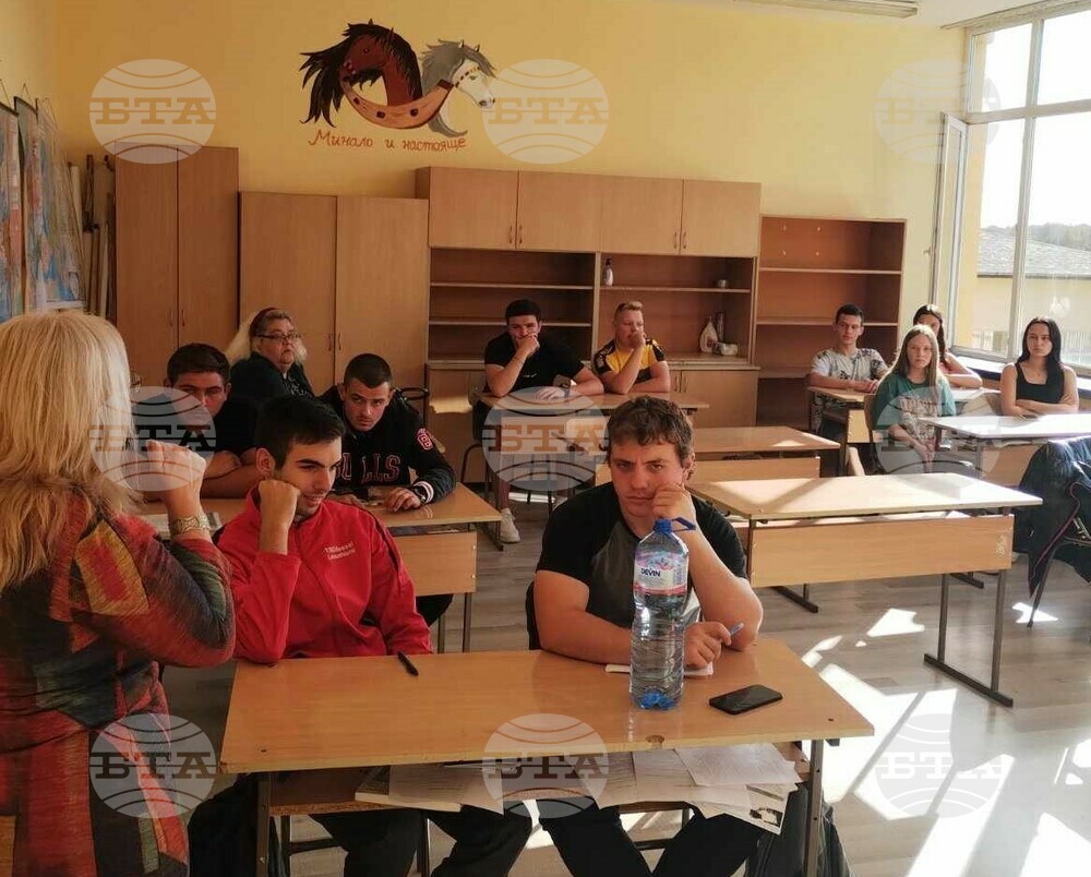 Експерти изнесоха превантивни беседи за трафика на хора пред ученици в Шуменско