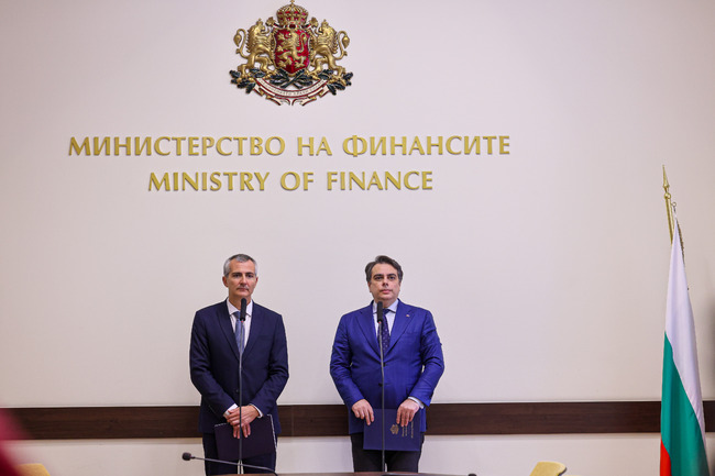 Министерство на младежта и спорта: Министър Асен Василев и министър Димитър Илиев представиха програмата за споделено финансиране на спортни проекти