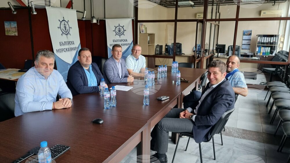 Кандидатът за кмет на Варна от „Български възход“ обещава съдействие на морския бранш за намиране на решение за тръбата, ограничаваща газенето на кораби
