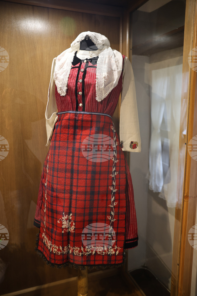 Ученици от Българо-украинския център „Медиа“ в село Вайсал, Украйна, изследваха символиката на женската българска народна носия