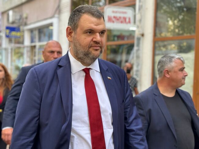 Делян Пеевски, съпредседател на ПГ на ДПС: Премиерът да докладва писмено на Парламента казуса “Лукойл”