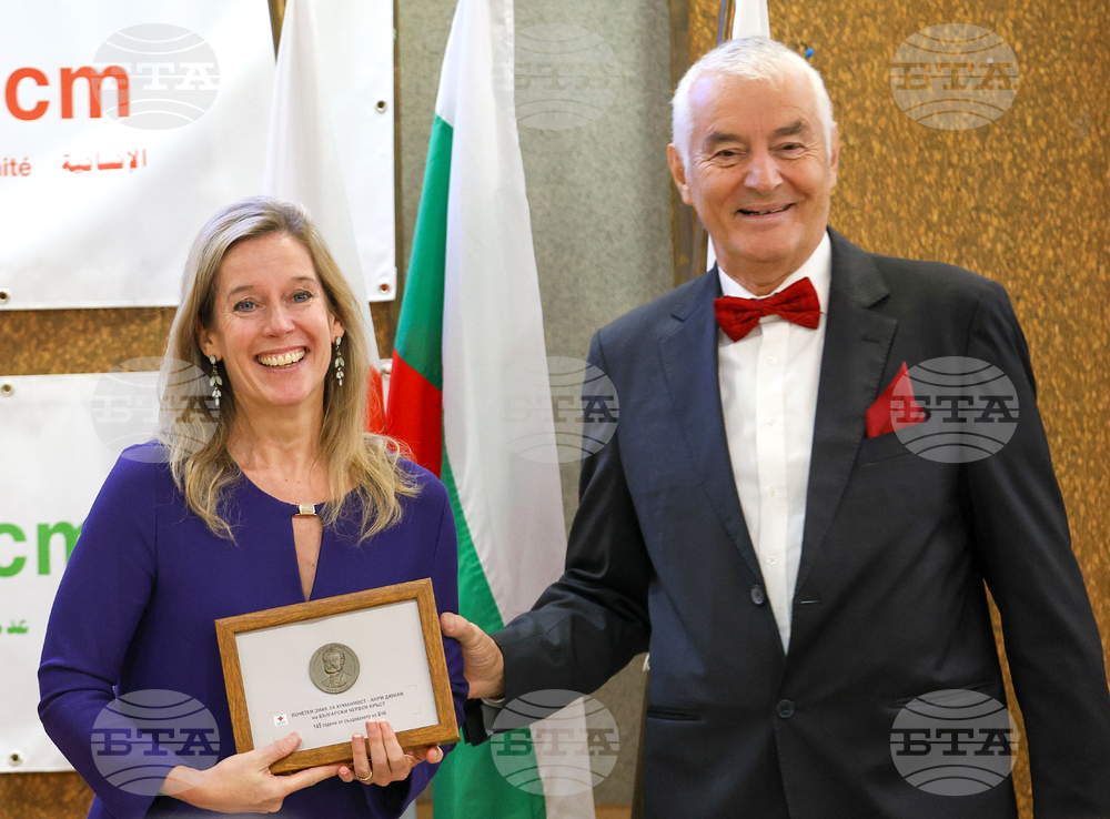 BTA Director General Presents Commemorative Coin Celebrating BTA's 125th Anniversary to Bulgarian Red Cross Chair Hristo Grigorov