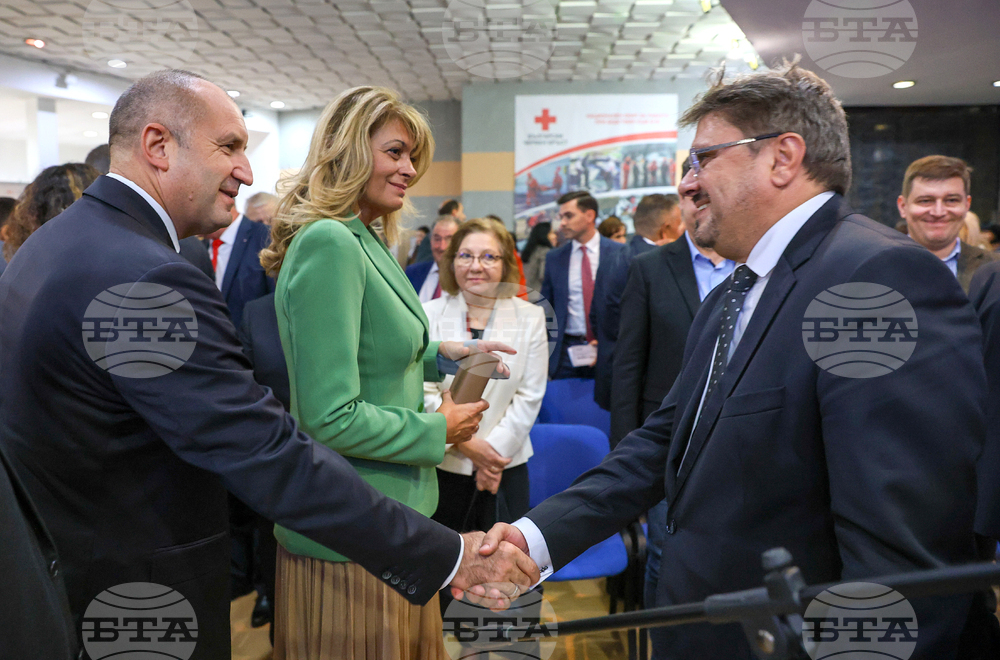 BTA Director General Presents Commemorative Coin Celebrating BTA's 125th Anniversary to Bulgarian Red Cross Chair Hristo Grigorov