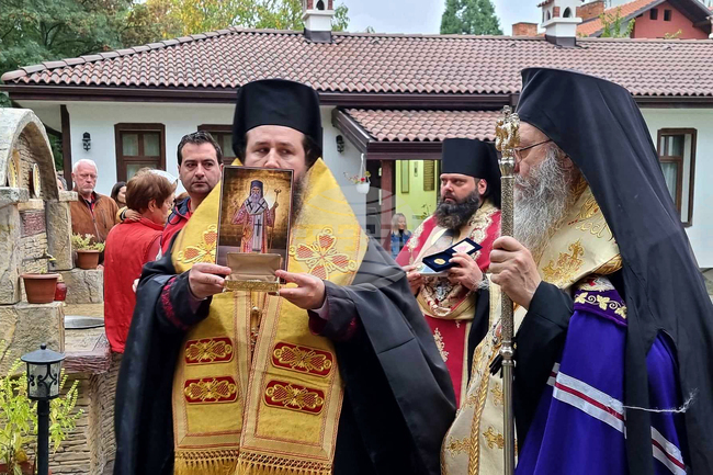 Кюстендил - храм "Св. вмчк Димитър Солунски" - мощи на Свети патриарх Евтимий Търновски