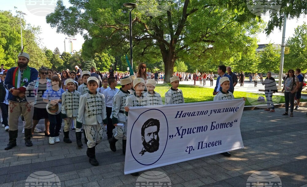 Начално училище "Христо Ботев" в Плевен празнува 90-годишнина