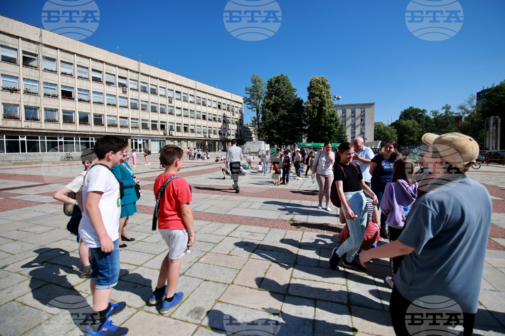 Габрово - празник на града - деца рисуват на площад "Възраждане"