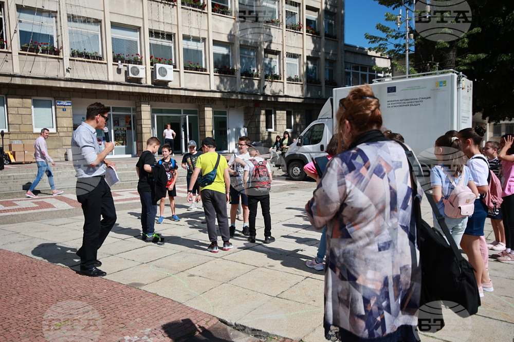 Габрово - празник на града - деца рисуват на площад "Възраждане"