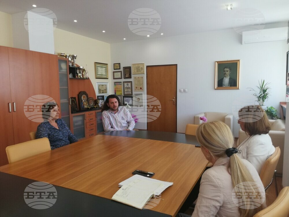 Актьорът Веселин Плачков е временно изпълняващ длъжността директор на Общински театър "Любомир Кабакчиев" в Казанлък