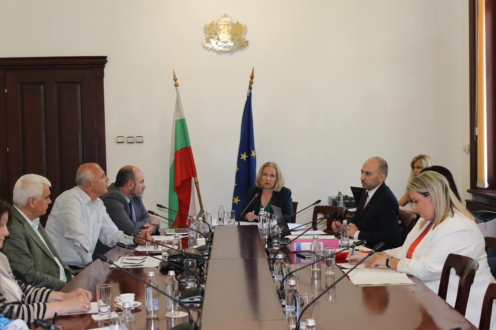 Министър Надежда Йорданова обсъди наредбата за висшето образование по право с деканите на всички юридически факултети у нас