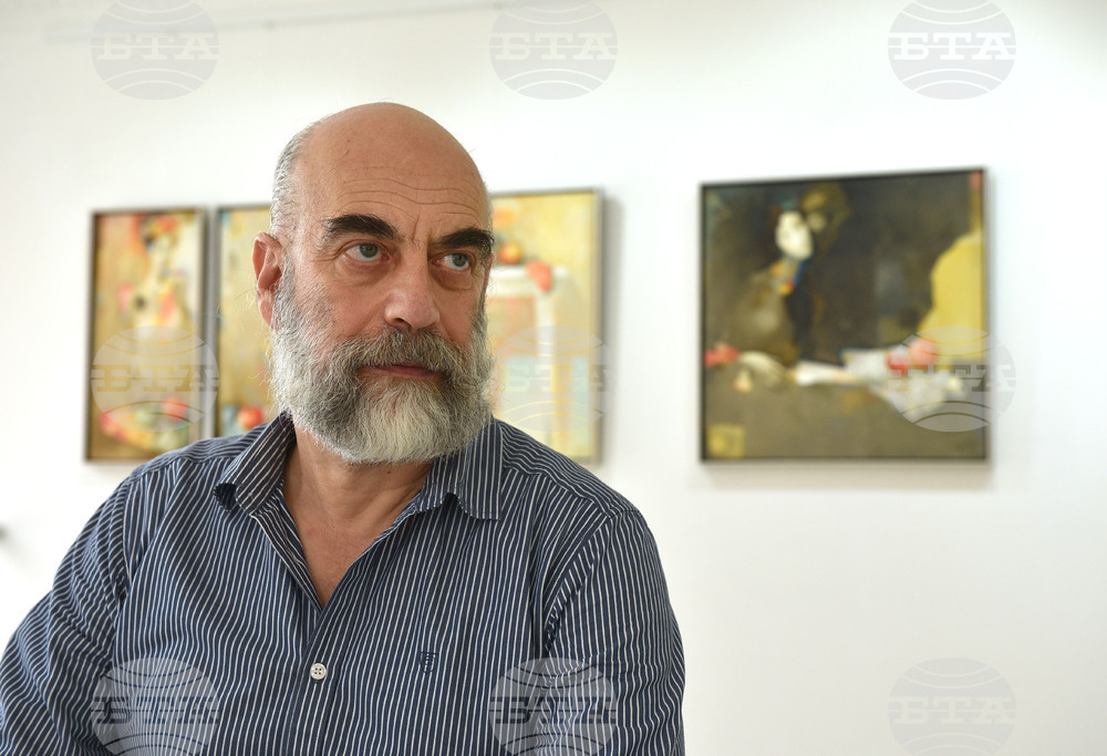 Цветан Лазаров изследва пространството между черното и бялото в новата си самостоятелна изложба във Варна