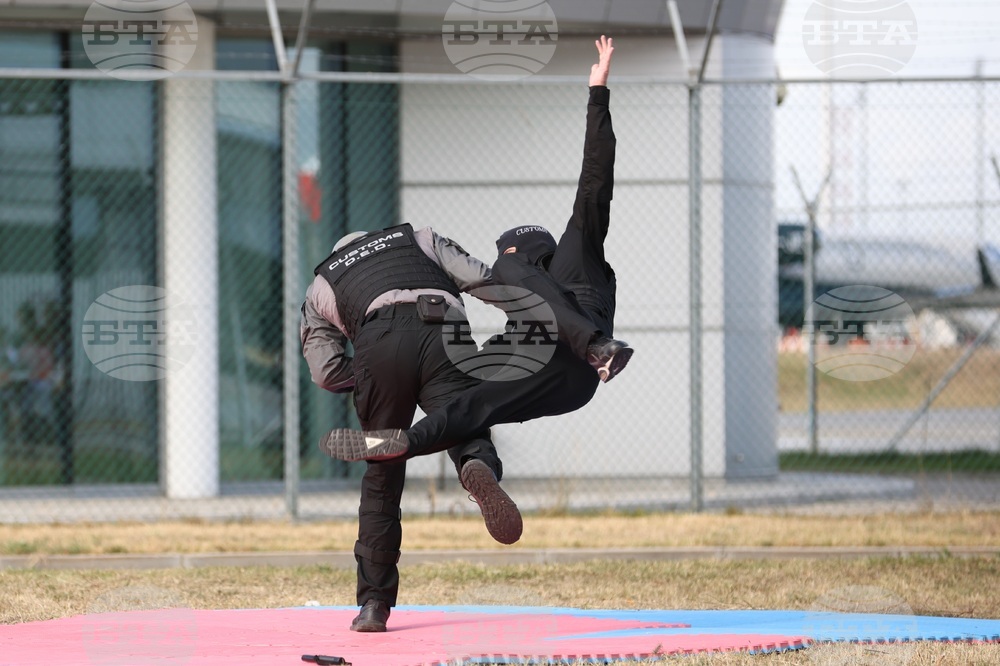 Летище София - Агенция „Митници" - DEA - Агенция за борба с наркотиците на САЩ - демонстрации