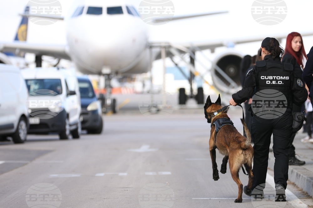 Летище София - Агенция „Митници" - DEA - Агенция за борба с наркотиците на САЩ - демонстрации