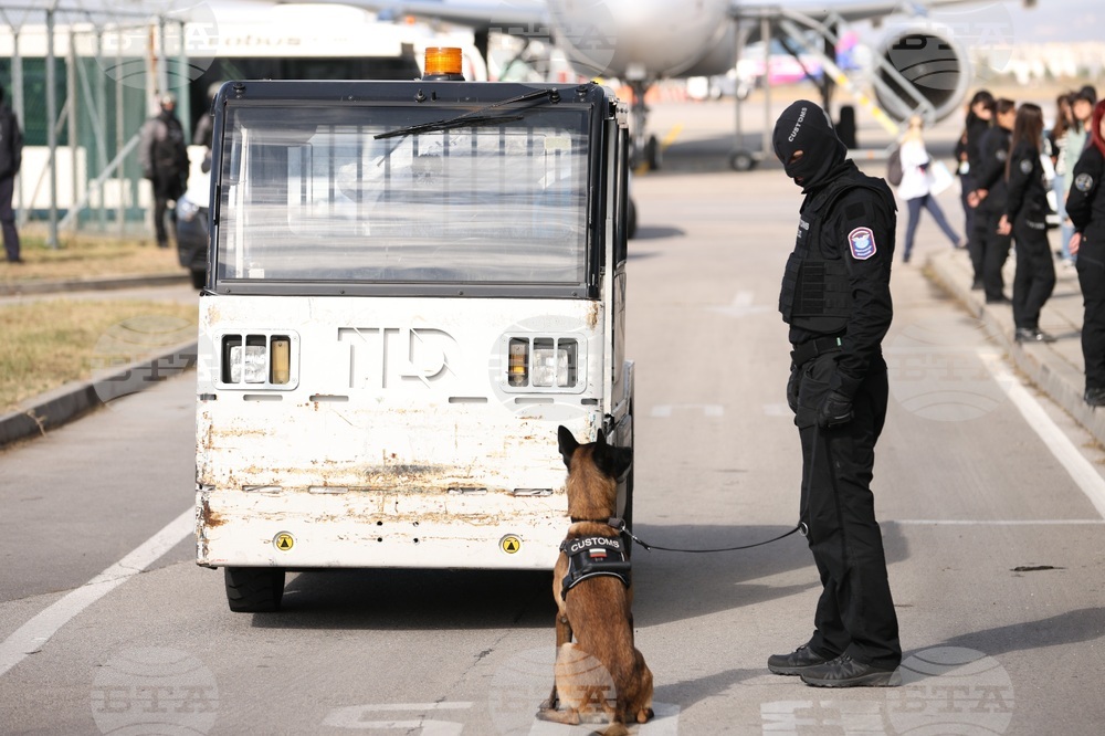 Летище София - Агенция „Митници" - DEA - Агенция за борба с наркотиците на САЩ - демонстрации