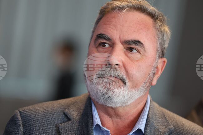 Пикът на грипа ще бъде до края на януари, каза главният здравен инспектор доц. Ангел Кунчев