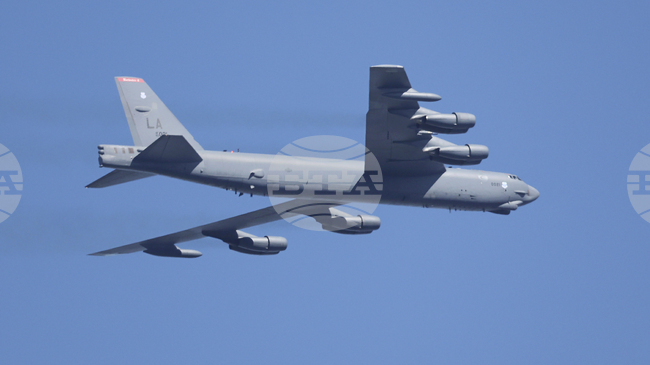 Американски бомбардировачи се присъединиха към японски самолети в демонстрация на сила след китайско-руските учения, съобщи Токио