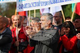 Бургас - нефтохимици от "Лукойл" - протест