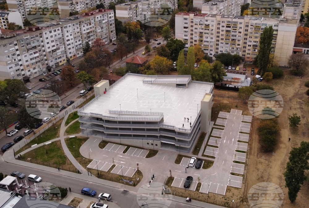 От следващата седмица етажният паркинг в район "Надежда" ще може да се използва