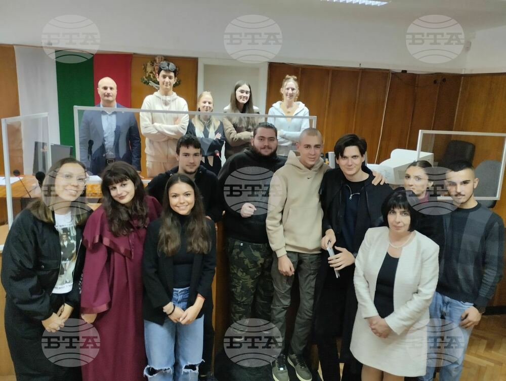 Ученици от Монтана слушаха лекции в Окръжния съд в града за разделението на властите