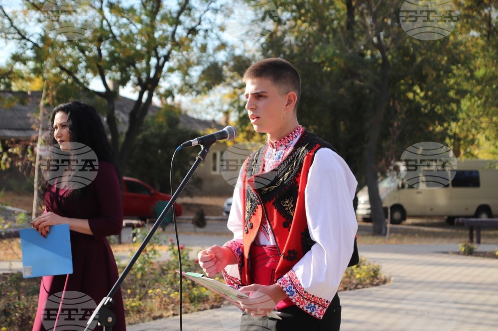 Bolhrad Marks Bessarabian Bulgarians Day with Floral Tributes