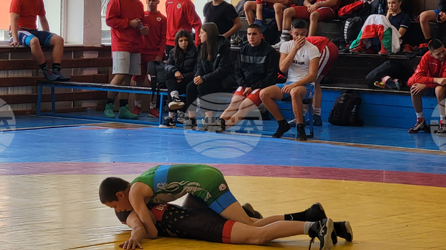 30 шампиони ще защитават титлите си на световното първенство по борба до 20 години в Самоков 