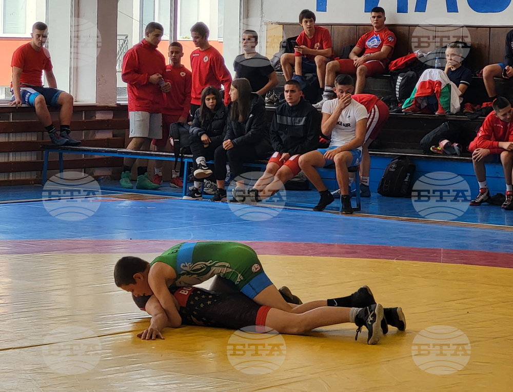 30 шампиони ще защитават титлите си на световното първенство по борба до 20 години в Самоков 