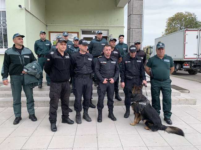 Старши полицай Николета Костадинова е с прострелна рана при инцидент със задържане на мигранти край Средец