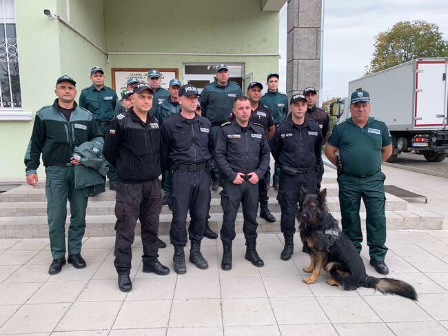 МВР: Гранични полицаи с награди за професионална реакция при задържането на група мигранти